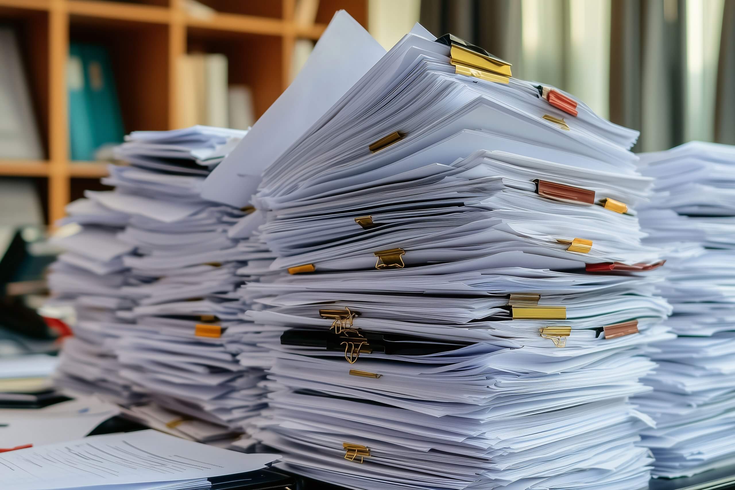 Bürokratie: Aktenstapel